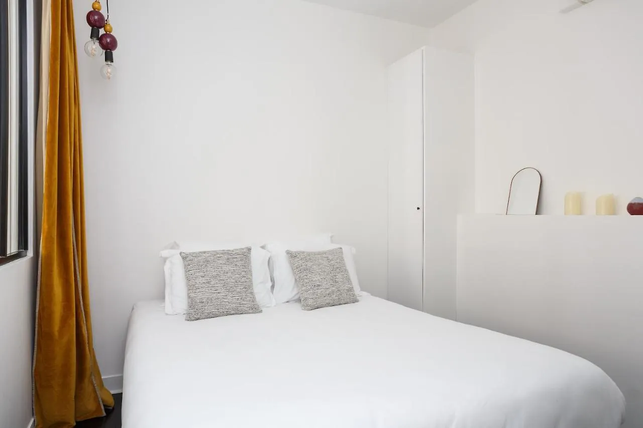Habitat Parisien - Ponthieu Champs Elysees * Paris