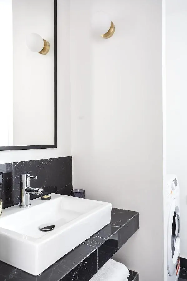 Apartment Habitat Parisien - Ponthieu Champs Elysees