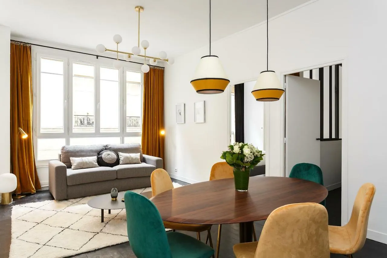 Habitat Parisien - Ponthieu Champs Elysees アパート