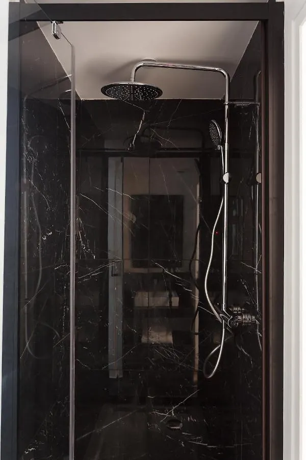 Habitat Parisien - Ponthieu Champs Elysees パリ