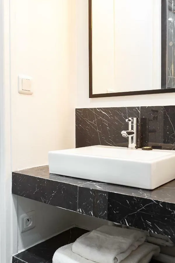 Habitat Parisien - Ponthieu Champs Elysees Apartmán *